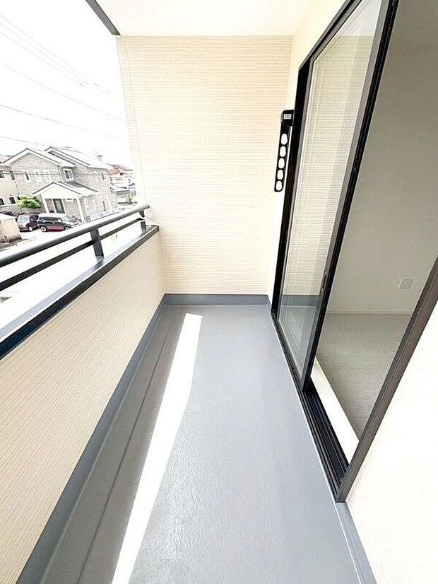 【バルコニー】☆バルコニー☆南向きに面しているので陽当たりも良くお洗濯物もよく乾きます♪