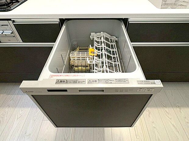 【その他設備】☆食器洗浄乾燥機☆日々の家事タイムを助ける強い味方♪機能性だけでなくお洒落なデザインも魅力です♪食事後の時間をお子様や旦那様とのゆとり時間に♪