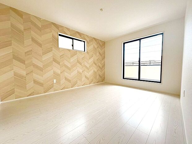 【寝室】☆洋室A☆アクセントクロスがお洒落でお部屋作りが楽しくなります♪大容量WICも完備で主寝室におすすめ♪