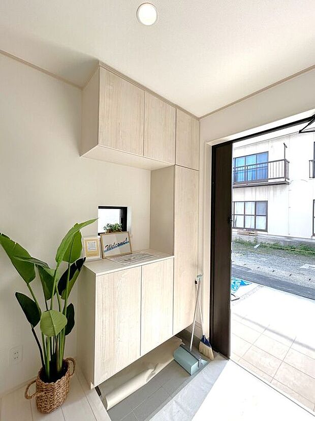 【玄関】☆シューズボックス☆飾り棚の付いたシューズボックス♪フォトフレームやお花を飾ってお洒落な玄関スペースに♪