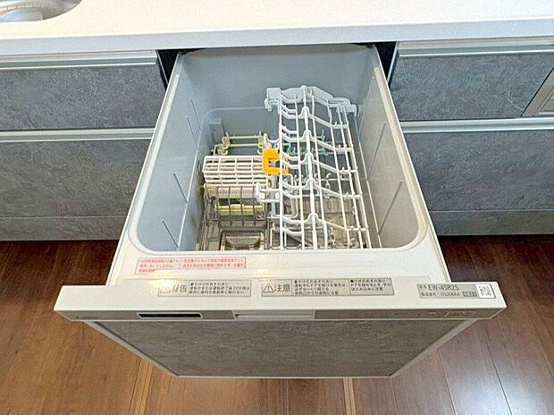 【その他設備】☆食器洗浄乾燥機☆日々の家事タイムを助ける強い味方♪機能性だけでなくお洒落なデザインも魅力です♪食事後の時間をお子様や旦那様とのゆとり時間に♪