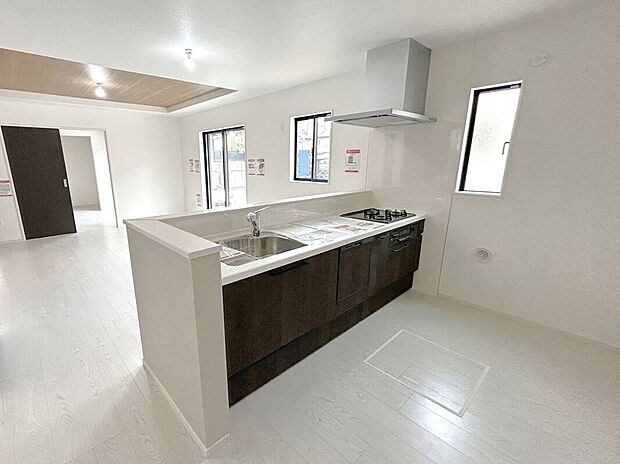 【キッチン】☆キッチン☆人気の対面式キッチン♪お子様の様子を見ながらお料理できます♪