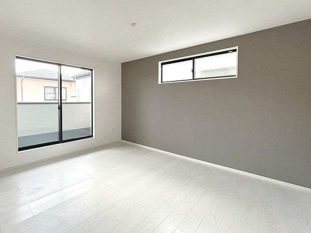 【寝室】☆10.7帖洋室☆アクセントクロスがお洒落なお部屋♪大容量WIC付いています♪