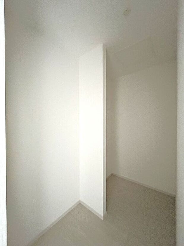 【収納】☆WIC(10.7帖洋室)☆たっぷり収納いただけるので、毎日のコーディネートが楽しくなります♪