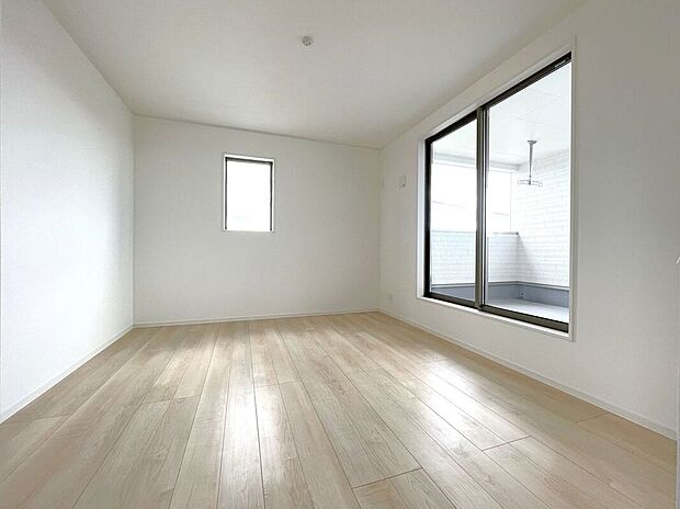 【寝室】☆7帖洋室☆バルコニーに面した明るいお部屋♪主寝室におすすめです♪