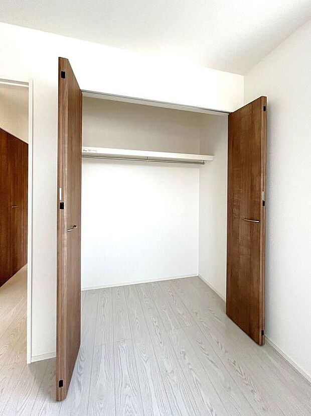 【収納】☆クローゼット(6帖洋室)☆各居室に収納完備しています♪