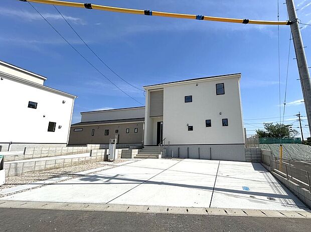 【駐車場】☆駐車スペース☆並列駐車3台可能です♪