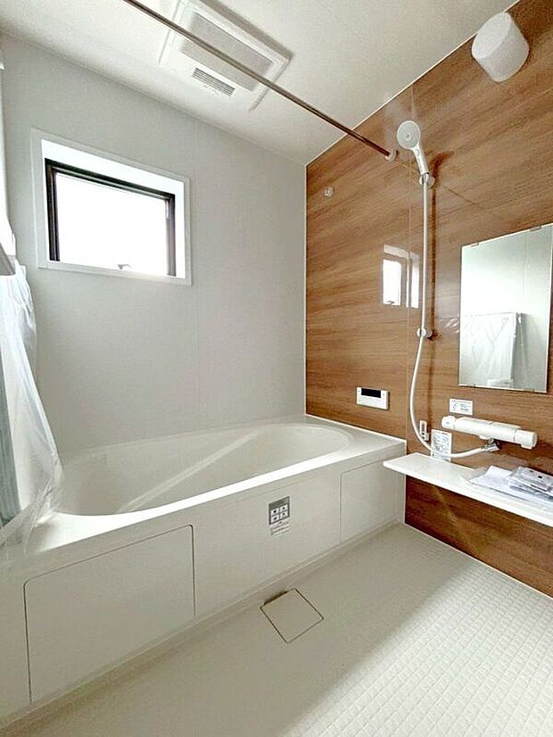 【バス】☆浴室☆1坪タイプのユニットバス♪足を伸ばしてゆったりとご入浴頂けます♪一日の疲れを癒す空間です♪