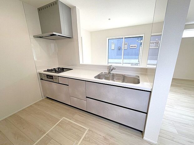 【キッチン】☆キッチン☆3口コンロが嬉しいキッチン♪シンクや作業スペースも広くお料理しやすいキッチンです♪