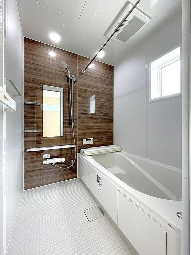 【バス】☆浴室☆1坪タイプのユニットバス♪足を伸ばしてゆったりとご入浴頂けます♪一日の疲れを癒す空間です♪