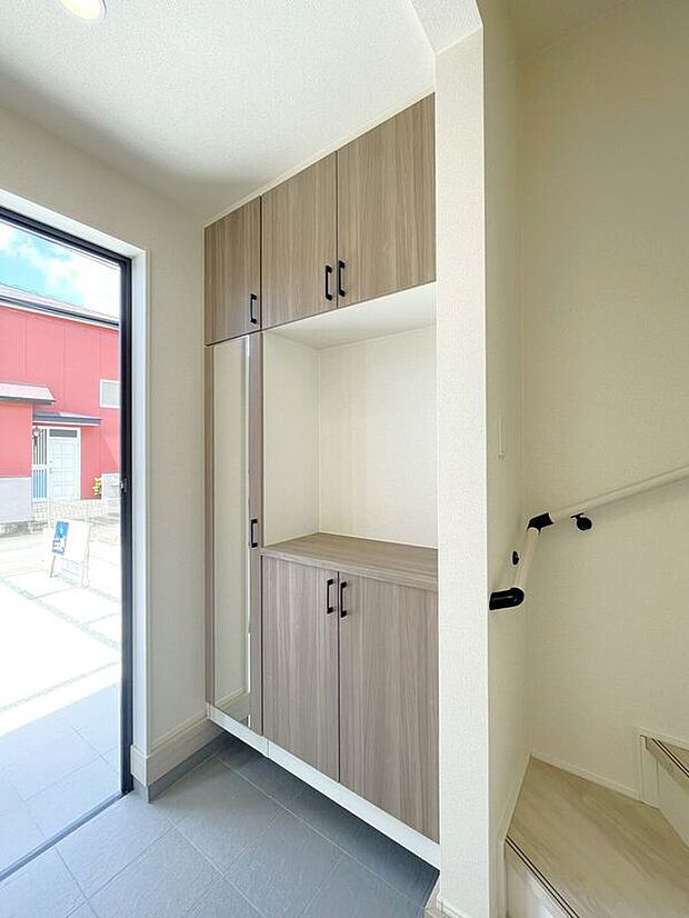 【玄関】☆シューズボックス☆飾り棚の付いたシューズボックス♪フォトフレームやお花を飾ってお洒落な玄関スペースに♪