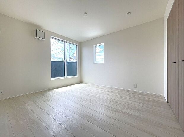 【寝室】☆7帖洋室☆バルコニーに面した明かるお部屋♪