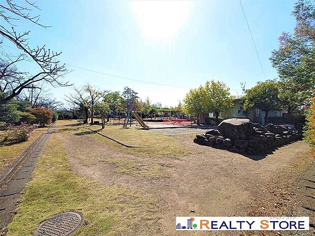 武蔵ケ丘中央公園（約400m）