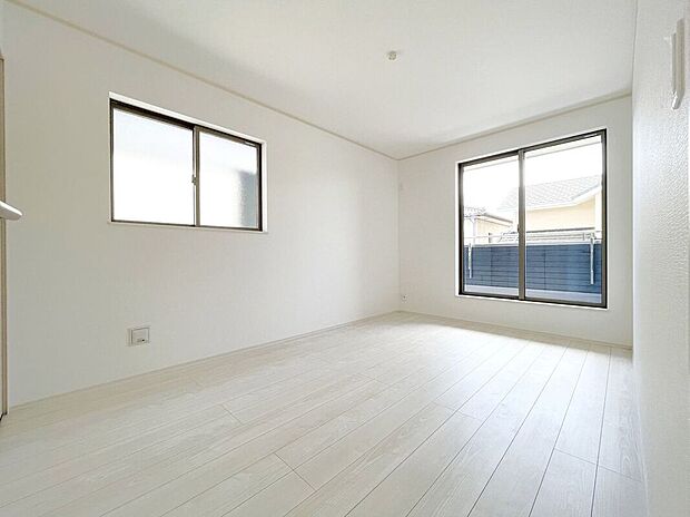 【寝室】☆6.75帖洋室☆収納力のあるクローゼット完備♪主寝室におすすめです♪