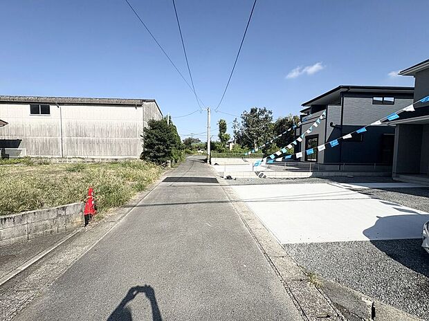 【前面道路含む外観】☆前面道路☆