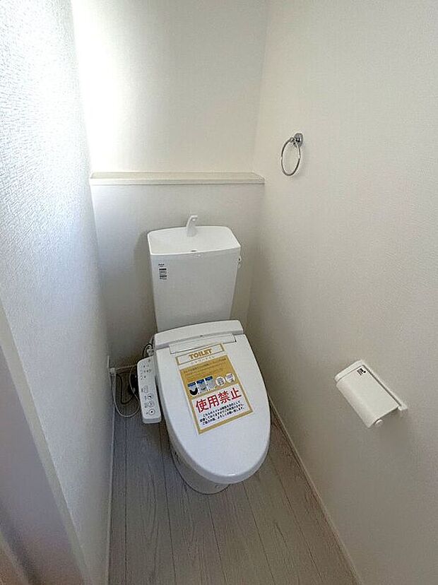 【トイレ】☆トイレ☆各階に設置。忙しい朝や来客時も安心です♪温水洗浄便座付♪