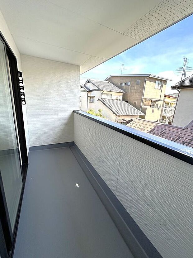 【バルコニー】☆バルコニー☆南向きに面しているので陽当たりも良くお洗濯物もよく乾きます♪