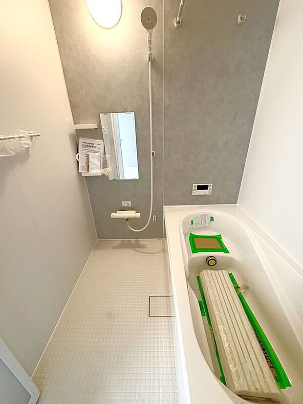 【バス】☆浴室☆1坪タイプのユニットバス♪足を伸ばしてゆったりとご入浴頂けます♪一日の疲れを癒す空間です♪