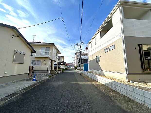 【前面道路含む外観】☆前面道路☆