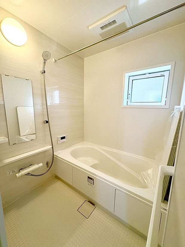 【バス】☆浴室☆1坪タイプのユニットバス♪足を伸ばしてゆったりとご入浴頂けます♪一日の疲れを癒す空間です♪