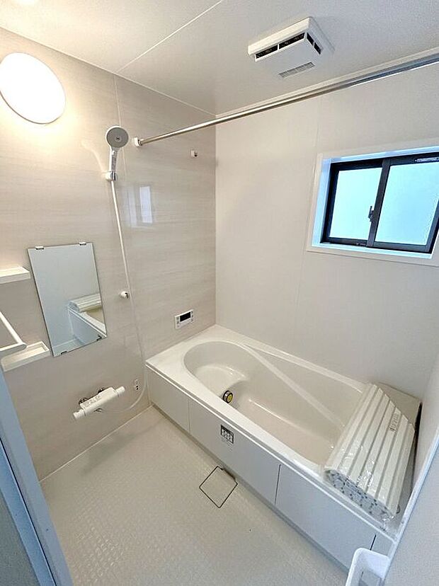 【バス】☆浴室☆1坪タイプのユニットバス♪足を伸ばしてゆったりとご入浴頂けます♪一日の疲れを癒す空間です♪