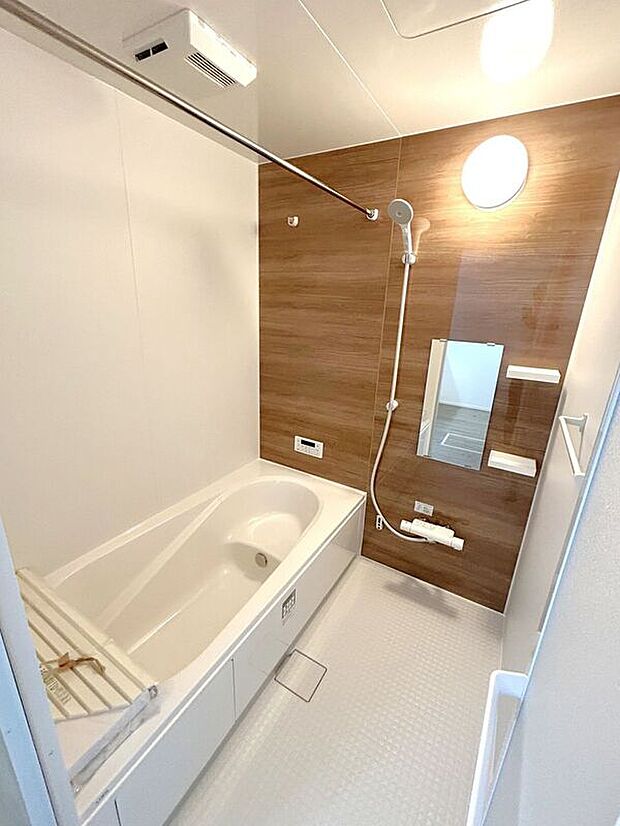 【バス】☆浴室☆1坪タイプのユニットバス♪足を伸ばしてゆったりとご入浴頂けます♪一日の疲れを癒す空間です♪