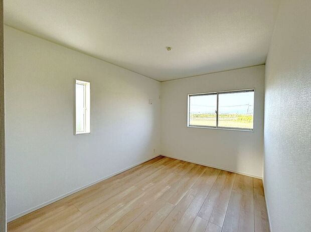 【室内】☆6.5帖洋室☆2面採光で明るいお部屋♪主寝室におすすめです♪