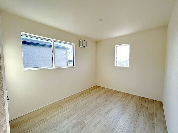 【室内】☆東側6帖洋室☆南向き2面採光で明るいお部屋♪