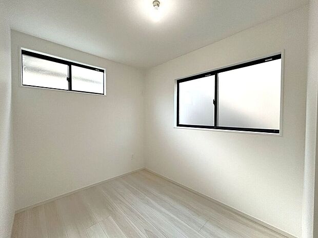 【室内】☆4.5帖洋室☆2面採光で明るいお部屋♪