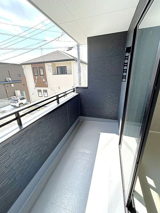 【バルコニー】☆バルコニー☆南向きに面しているので陽当たりも良くお洗濯物もよく乾きます♪