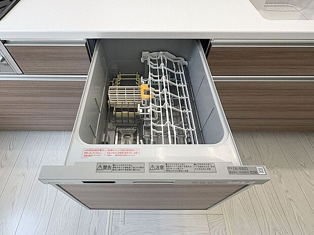 【その他設備】☆食器洗浄乾燥機☆日々の家事タイムを助ける強い味方♪機能性だけでなくお洒落なデザインも魅力です♪食事後の時間をお子様や旦那様とのゆとり時間に♪
