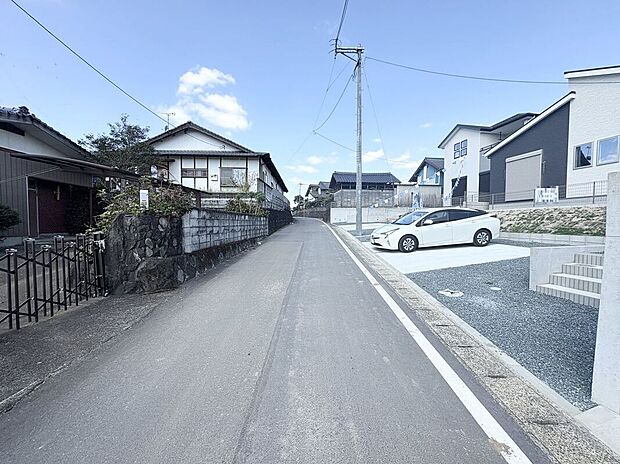 【前面道路含む外観】☆前面道路☆