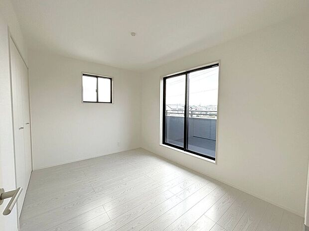 【室内】☆洋室C☆バルコニーに面した明るいお部屋♪