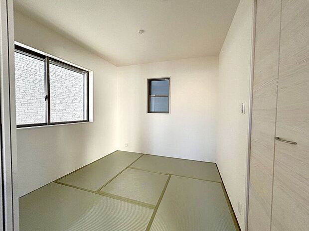 【室内】☆和室☆リビングに面したほっと安らぐ和の空間♪お子様の室内遊び場や来客時に重宝する一部屋です♪