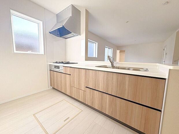 【キッチン】☆キッチン☆3口コンロが嬉しいキッチン♪シンクや作業スペースも広くお料理しやすいキッチンです♪