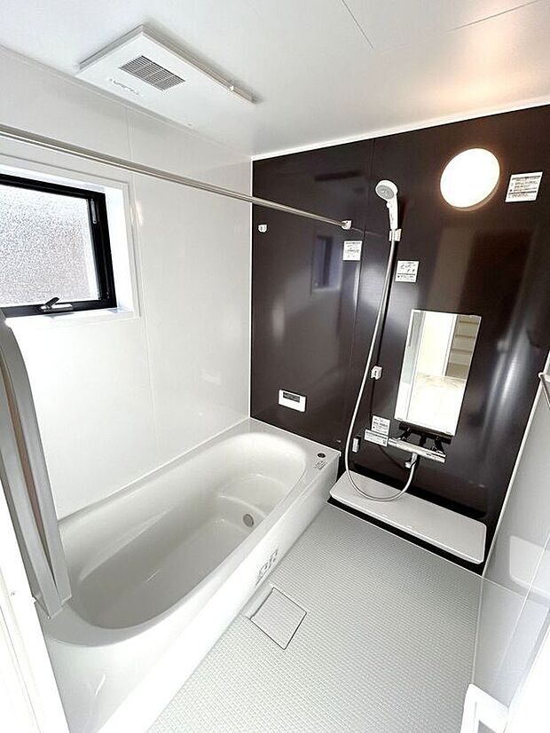 【バス】☆浴室☆1坪タイプのユニットバス♪足を伸ばしてゆったりとご入浴頂けます♪一日の疲れを癒す空間です♪