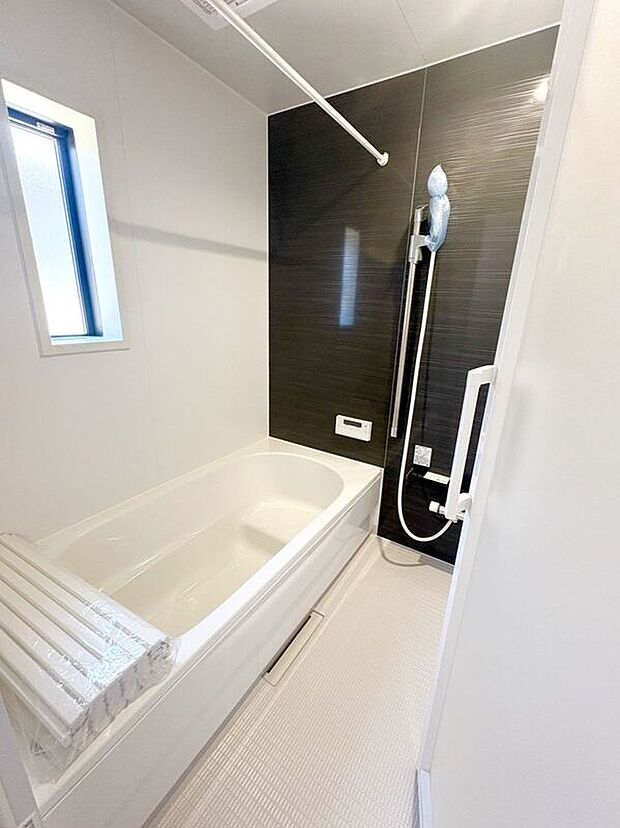 【バス】☆浴室☆1坪タイプのユニットバス♪足を伸ばしてゆったりとご入浴頂けます♪一日の疲れを癒す空間です♪