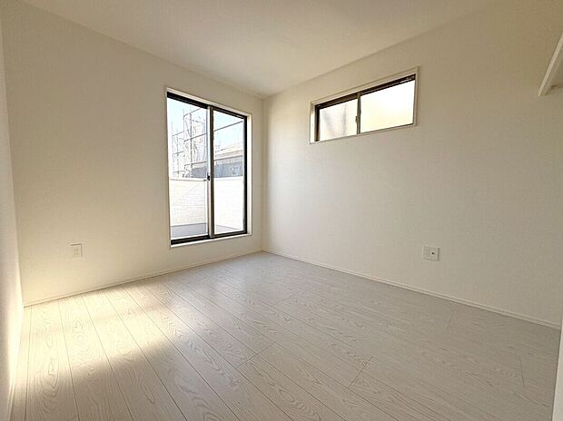 【室内】☆洋室B☆バルコニーに面した明るいお部屋♪