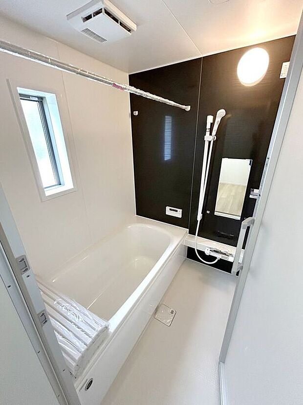 【バス】☆浴室☆1坪タイプのユニットバス♪足を伸ばしてゆったりとご入浴頂けます♪一日の疲れを癒す空間です♪