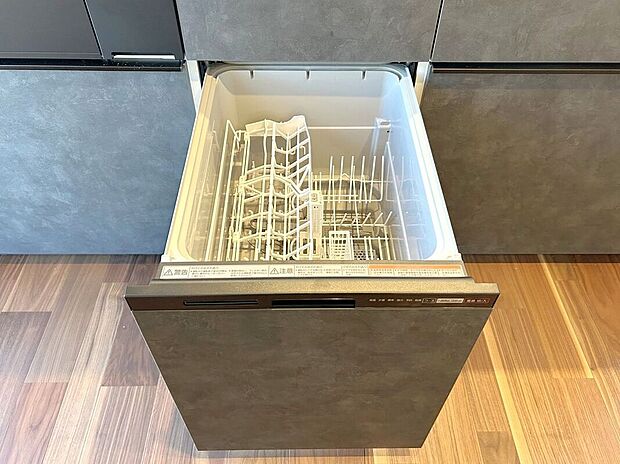 【その他設備】☆食器洗浄乾燥機☆日々の家事タイムを助ける強い味方♪機能性だけでなくお洒落なデザインも魅力です♪食事後の時間をお子様や旦那様とのゆとり時間に♪