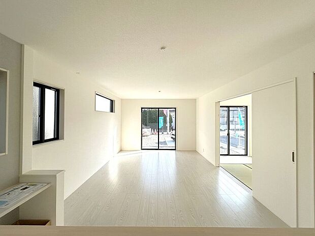 【同仕様画像　（リビング）】同仕様