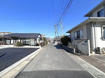 前面道路含む外観
