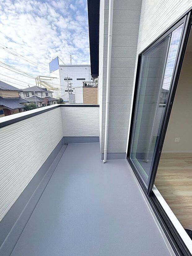 【バルコニー】☆バルコニー☆南向きに面しているので陽当たりも良くお洗濯物もよく乾きます♪