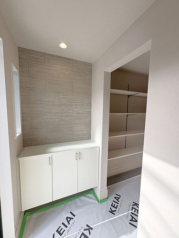 【玄関】☆シューズボックス☆飾り棚の付いたシューズボックス♪フォトフレームやお花を飾ってお洒落な玄関スペースに♪