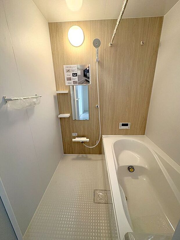 【バス】☆浴室☆1坪タイプのユニットバス♪足を伸ばしてゆったりとご入浴頂けます♪一日の疲れを癒す空間です♪