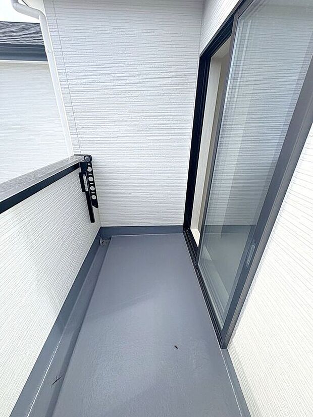 【バルコニー】☆バルコニー☆南向きに面しているので陽当たりも良くお洗濯物もよく乾きます♪