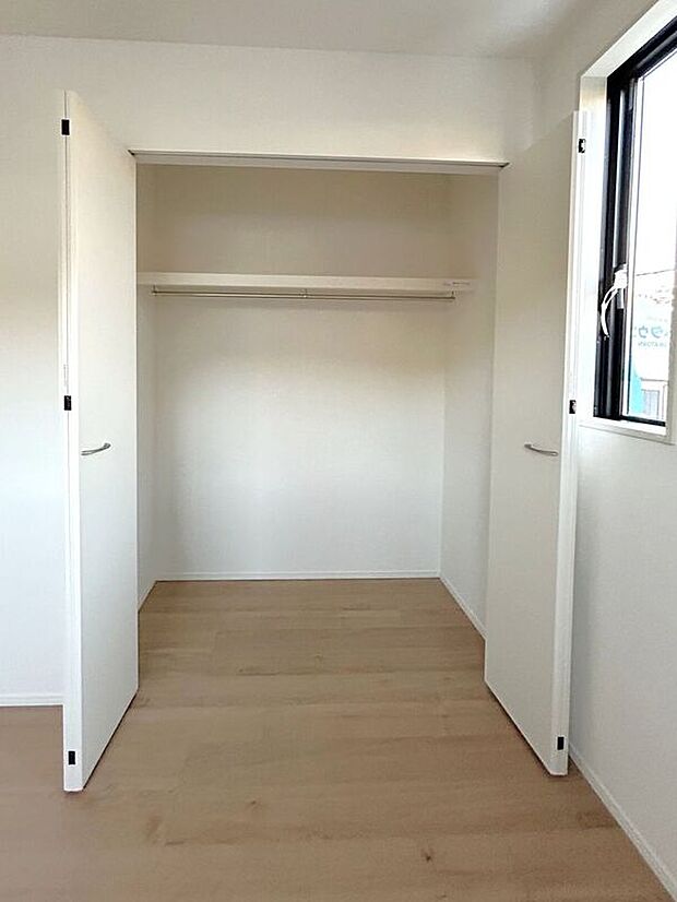 【収納】☆クローゼット（洋室B）☆棚がついているのでスペースを無駄にすることなくたっぷり収納いただけます♪