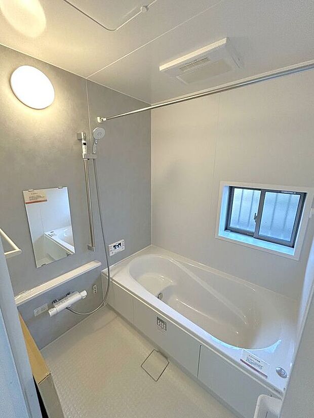 【バス】☆浴室☆1坪タイプのユニットバス♪足を伸ばしてゆったりとご入浴頂けます♪一日の疲れを癒す空間です♪