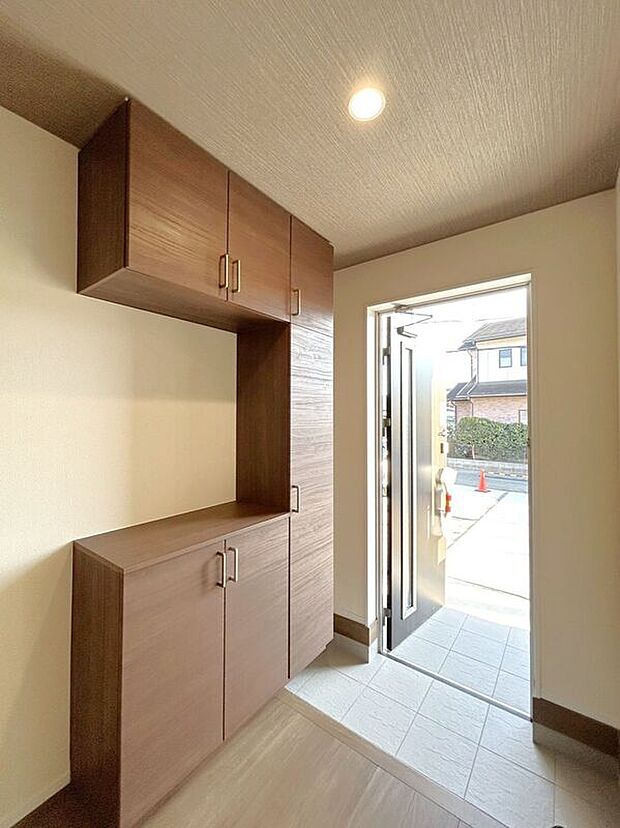 【玄関】☆シューズボックス☆飾り棚の付いたシューズボックス♪フォトフレームやお花を飾ってお洒落な玄関スペースに♪