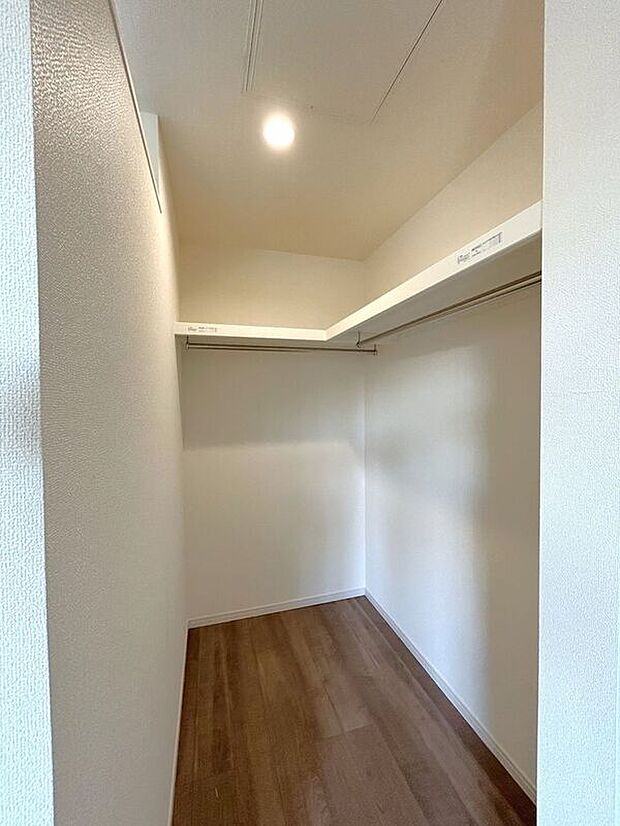 【収納】☆WIC(7帖洋室)☆たっぷり収納いただけるので、毎日のコーディネートが楽しくなります♪